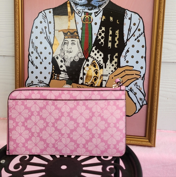 Kate Spade Wrislet - Picture 2 of 2